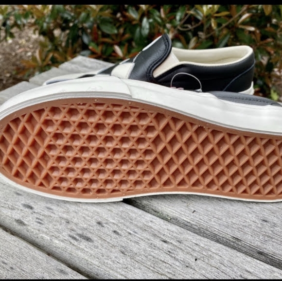 Van's Woven Leather Classic Slip-On - Picture 2 of 4